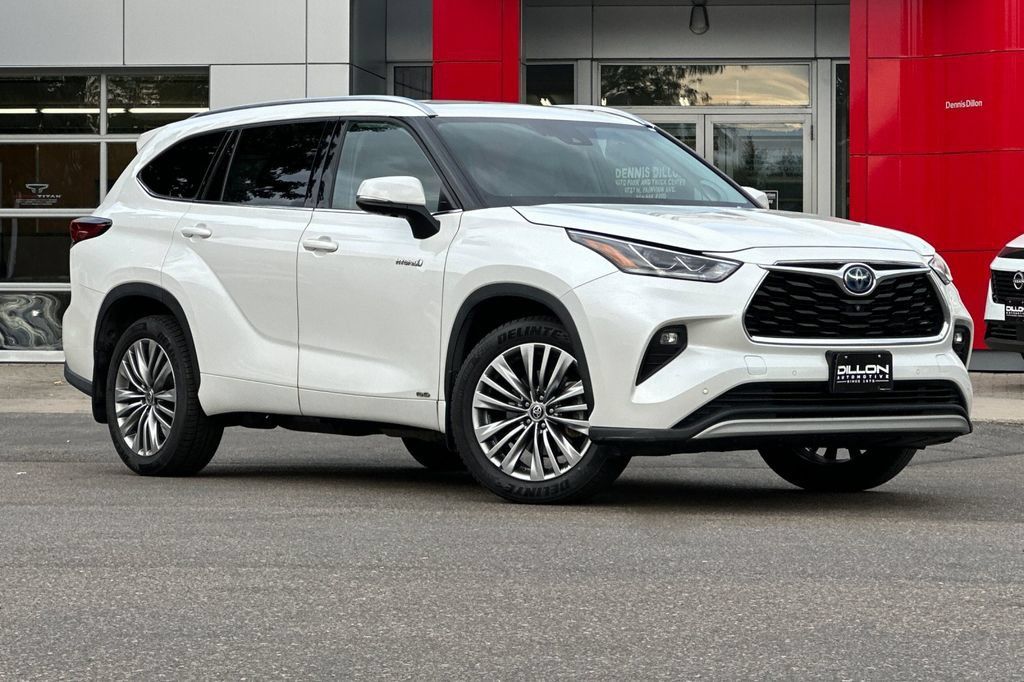 Used 2021 Toyota Highlander Platinum AWD/4WD image 2