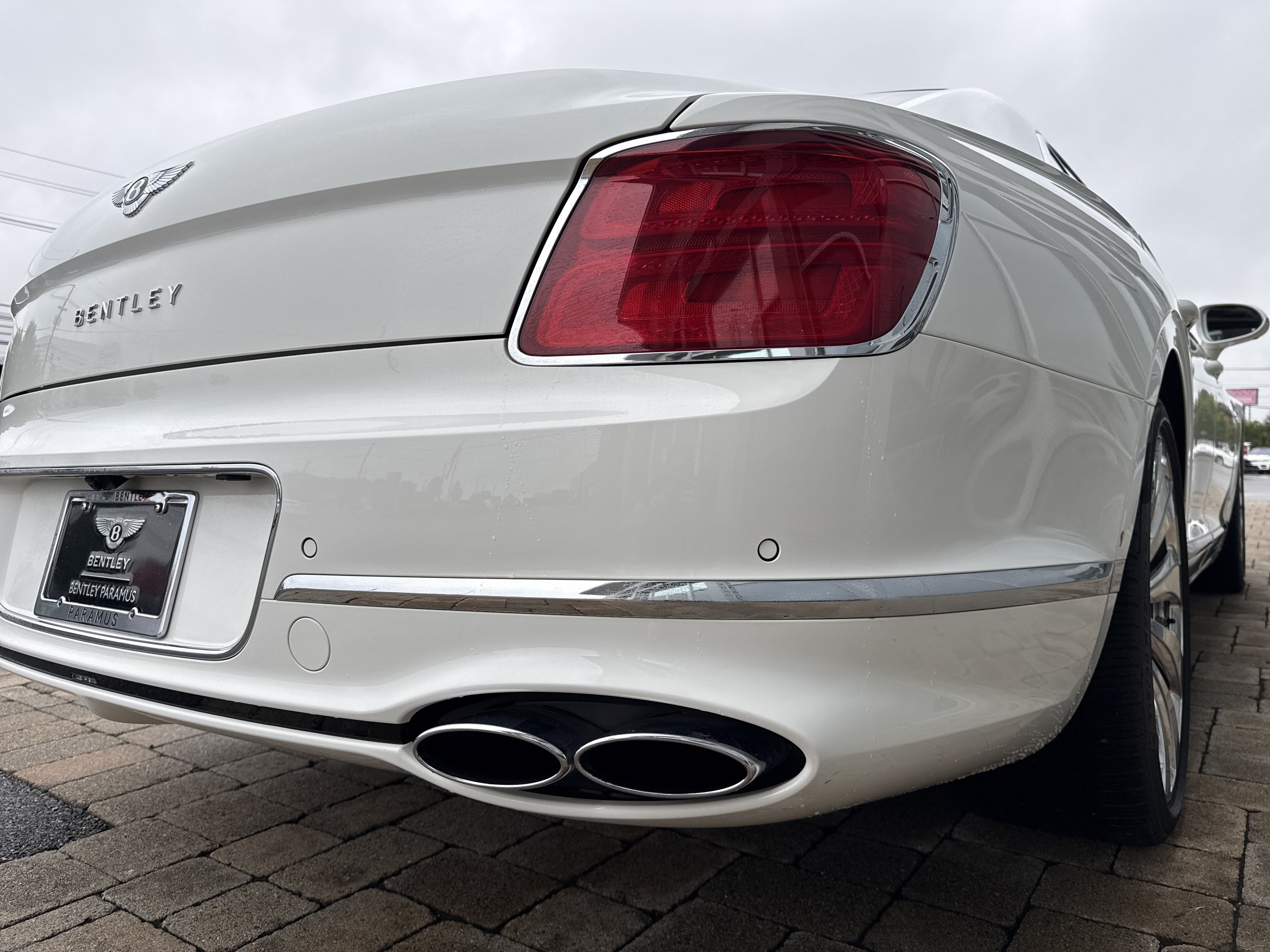 Used 2023 Bentley Flying Spur Azure AWD/4WD image 32