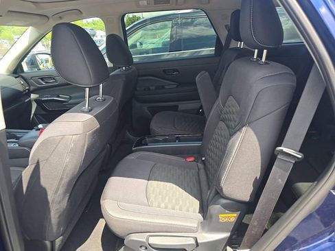 Certified 2025 Nissan Pathfinder SV w/ SV Premium Package FWD image 4