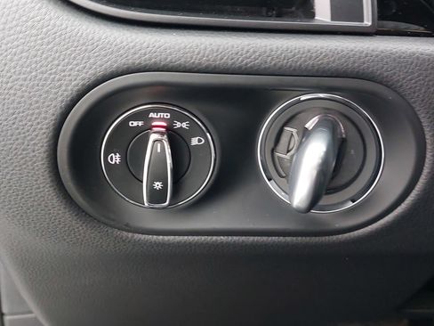 Certified 2023 Porsche Macan image 28