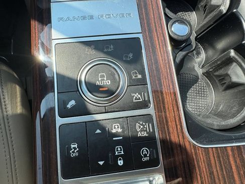Used 2015 Land Rover Range Rover Supercharged AWD/4WD image 39