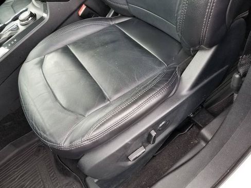 Used 2018 Ford Explorer XLT w/ Equipment Group 202A AWD/4WD image 14
