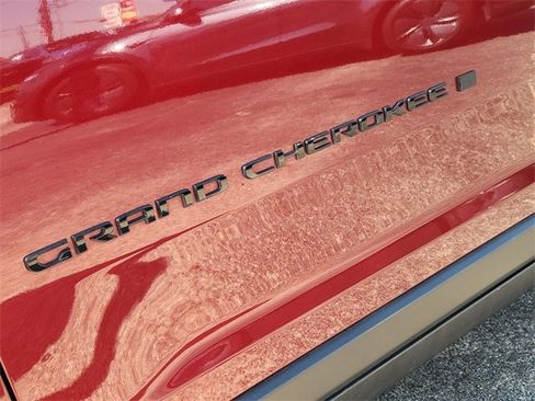 Used 2025 Jeep Grand Cherokee L Limited w/ Black Appearance Package image 31