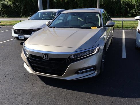 Used 2020 Honda Accord Touring image 3