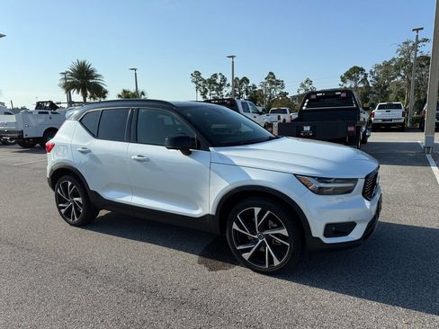 Used 2020 Volvo XC40 T5 R-Design AWD/4WD image 1