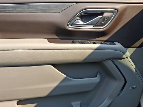 Certified 2021 GMC Yukon SLT w/ SLT Premium Package AWD/4WD image 13
