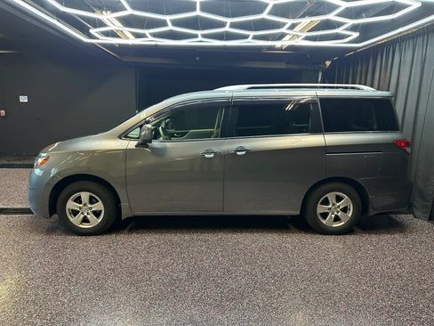Used 2016 Nissan Quest SV FWD image 4