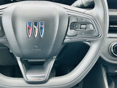 Used 2025 Buick Envista Preferred w/ Convenience II Package FWD image 17