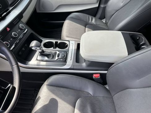 Used 2024 Kia Carnival LX FWD image 24
