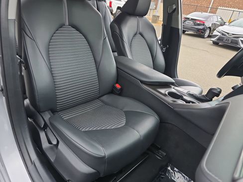 Used 2023 Toyota Camry SE image 16