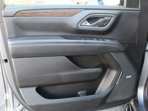 Used 2021 Chevrolet Tahoe Premier w/ Premium Package image 12