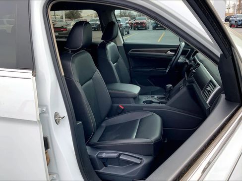Used 2021 Volkswagen Atlas SE w/ Towing Package image 9