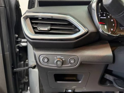 Used 2023 Chevrolet TrailBlazer LT w/ Convenience Package AWD/4WD image 18