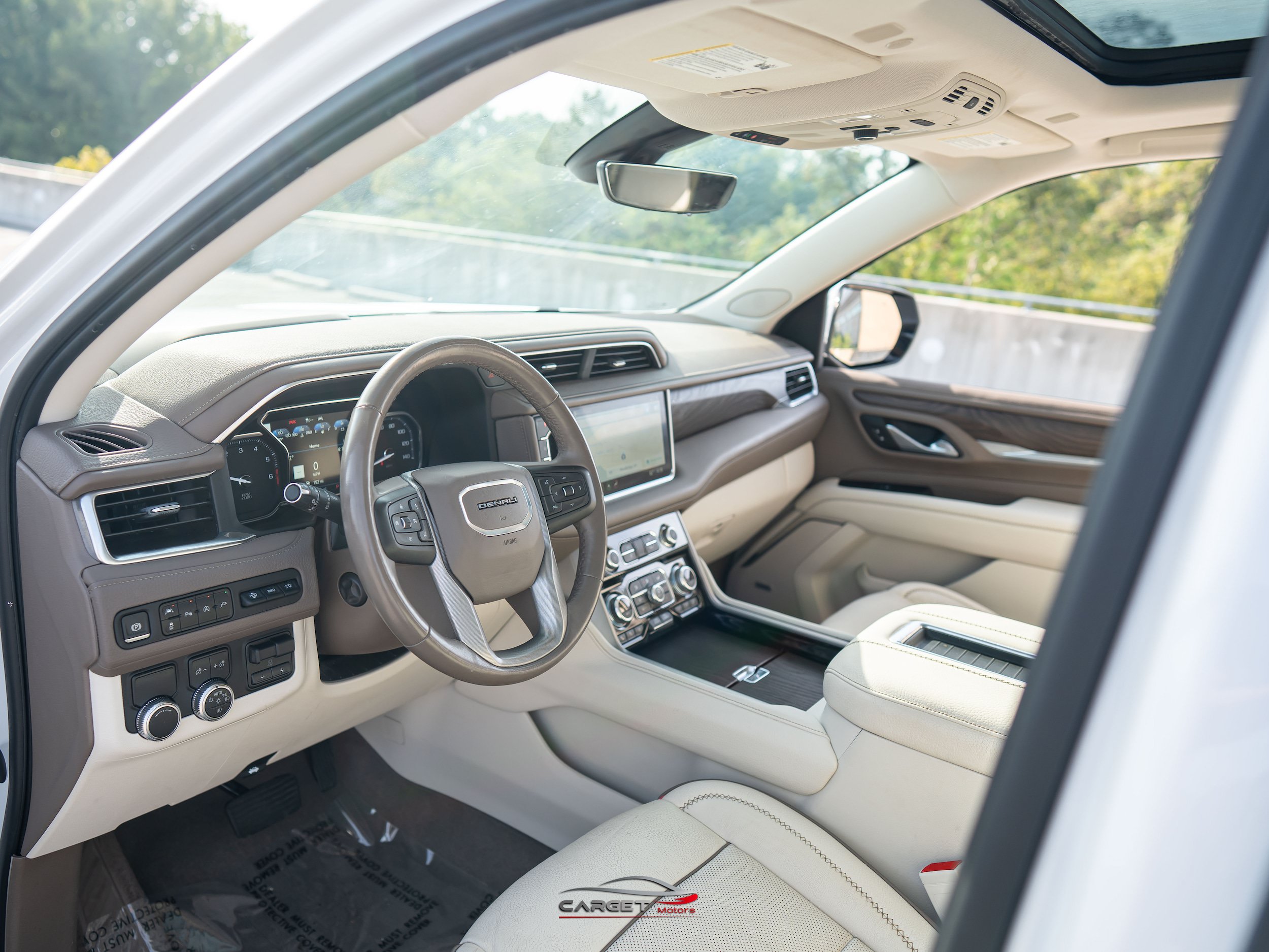Used 2021 GMC Yukon XL Denali w/ Denali Premium Package RWD image 13