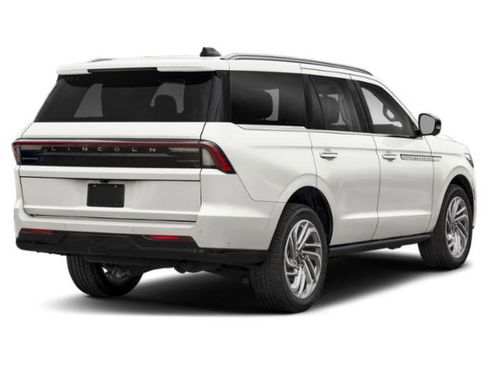 New 2026 Lincoln Navigator Reserve w/ Jet Appearance Package AWD/4WD image 2