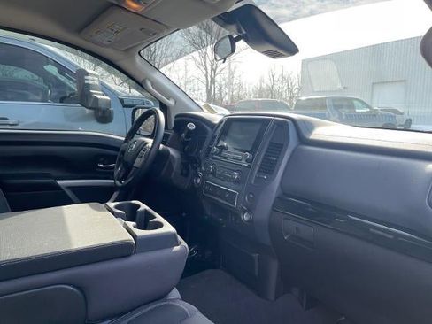 Used 2022 Nissan Titan SV image 19