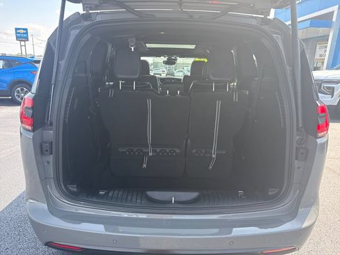 Used 2025 Chrysler Pacifica Limited FWD image 26