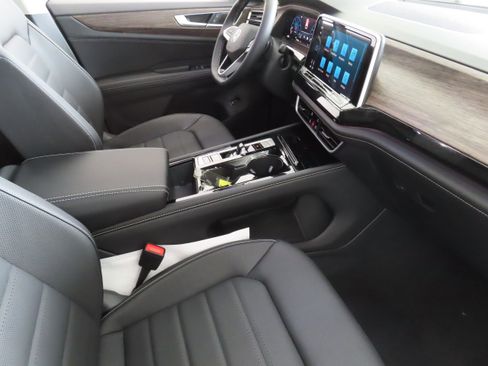 New 2025 Volkswagen Atlas SEL image 28