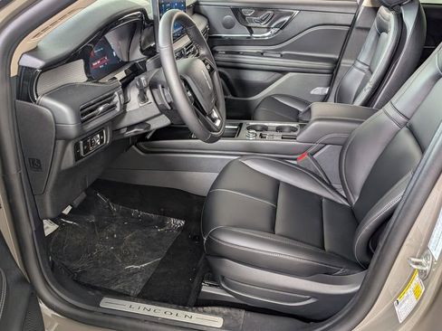 New 2025 Lincoln Corsair FWD image 6