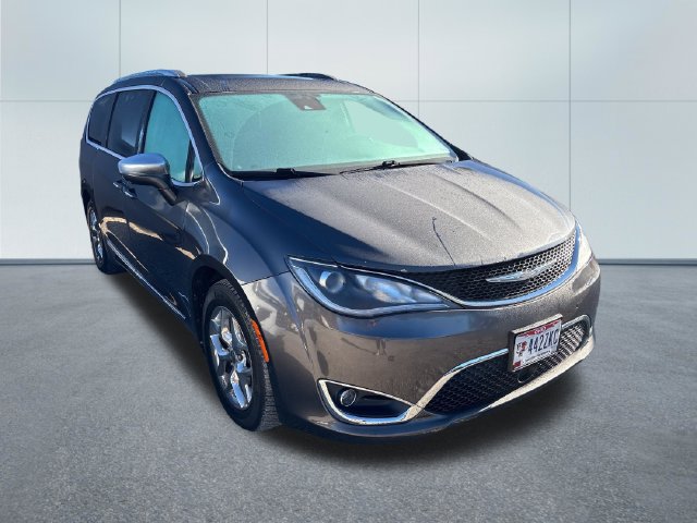 Used 2017 Chrysler Pacifica Limited FWD image 4