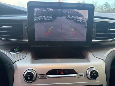 Used 2021 Ford Explorer XLT w/ Equipment Group 202A image 10