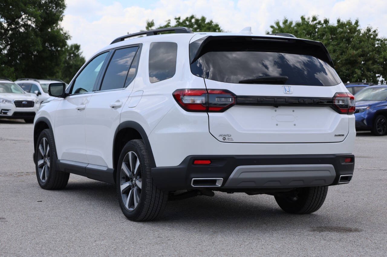 Used 2025 Honda Pilot Touring image 11
