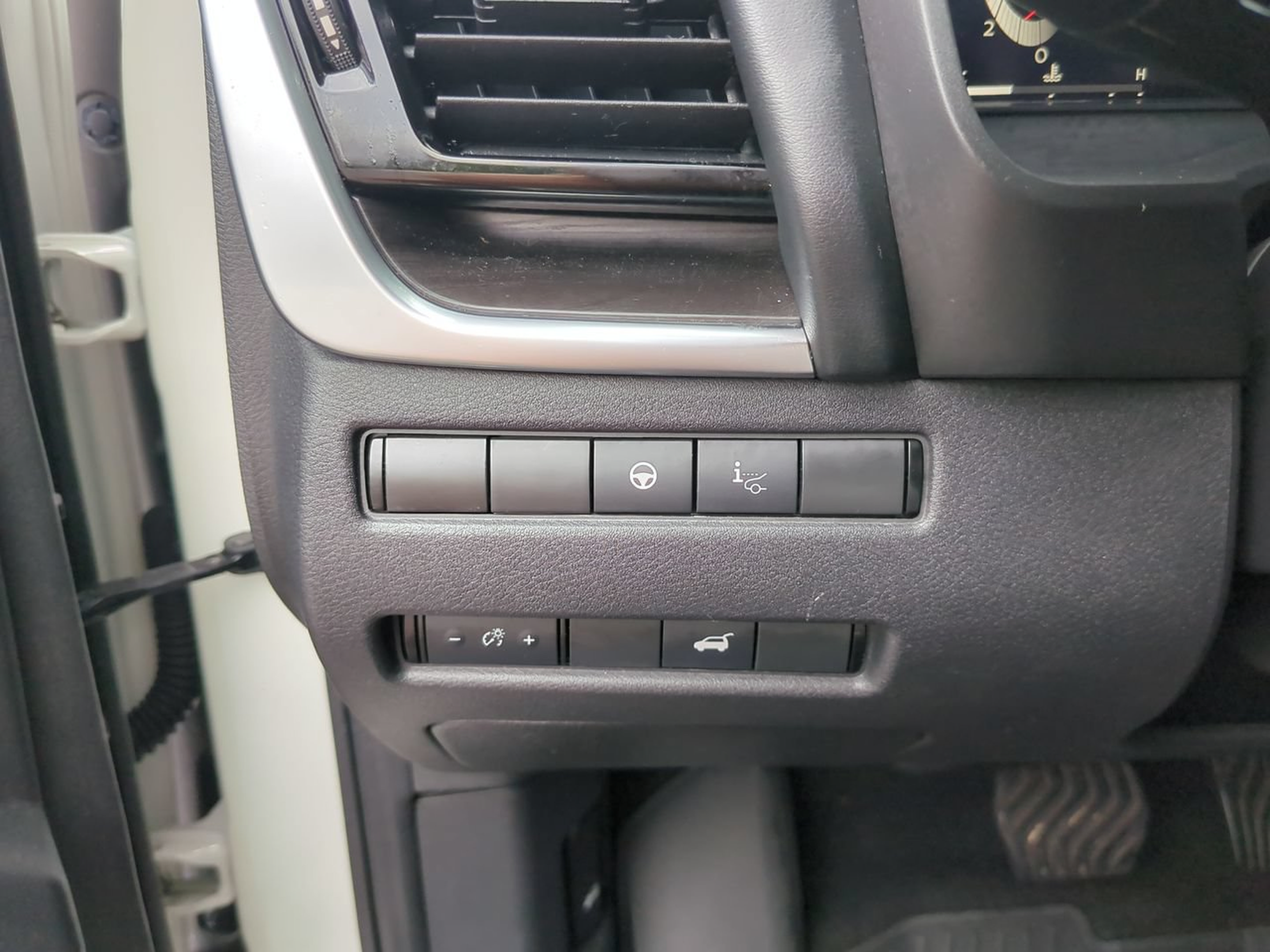 Used 2021 Nissan Rogue Platinum FWD image 14