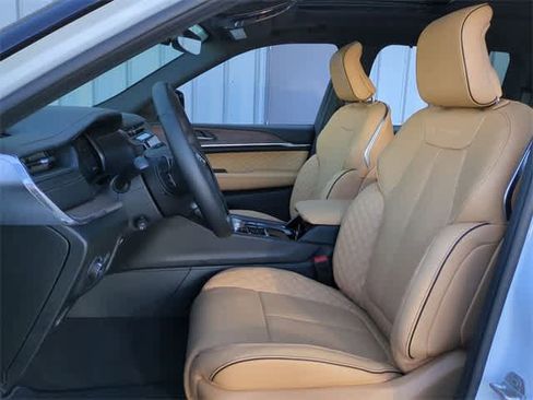 New 2025 Jeep Grand Cherokee Summit image 17