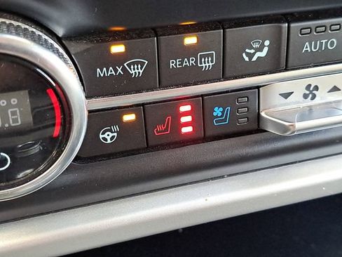 Used 2024 Ford Expedition XLT image 15