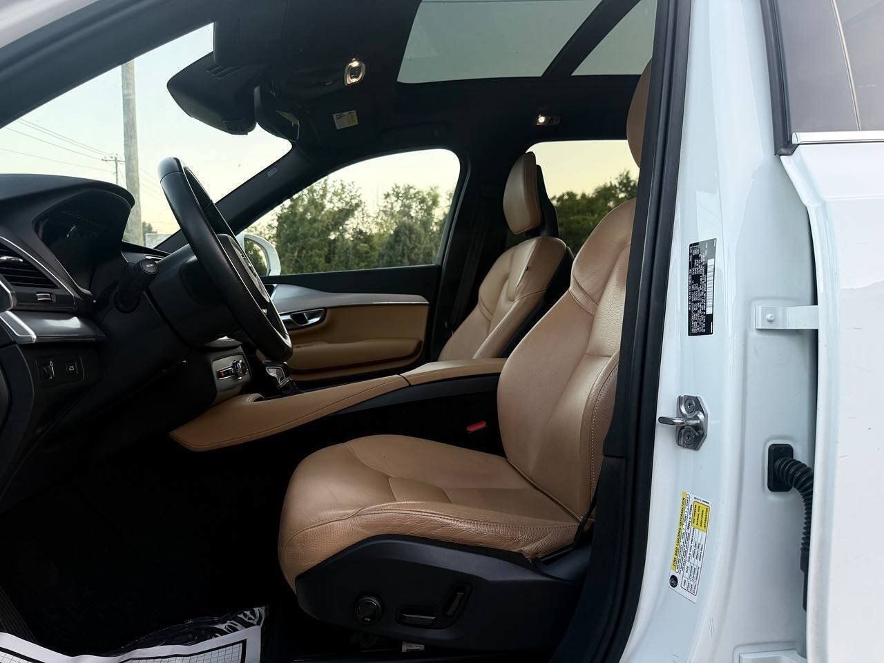 Used 2018 Volvo XC90 T6 Momentum w/ Convenience Package AWD/4WD image 12