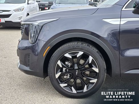 Certified 2025 Kia Sorento EX FWD image 6