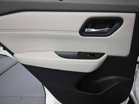 Used 2023 Nissan Rogue SV w/ SV Premium B Package image 23