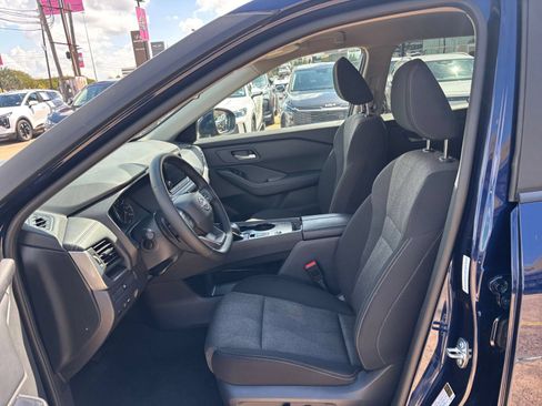 Used 2026 Nissan Rogue SV FWD image 28