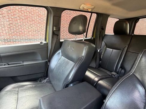 Used 2012 Jeep Liberty Sport AWD/4WD image 16