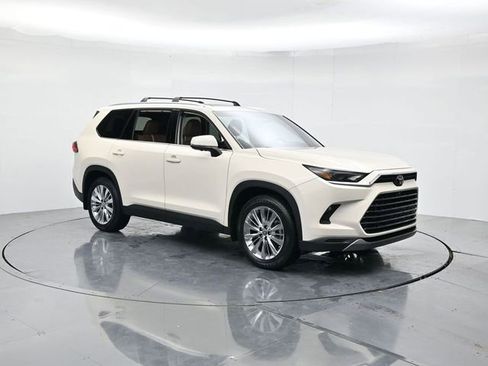Used 2024 Toyota Grand Highlander Platinum image 1