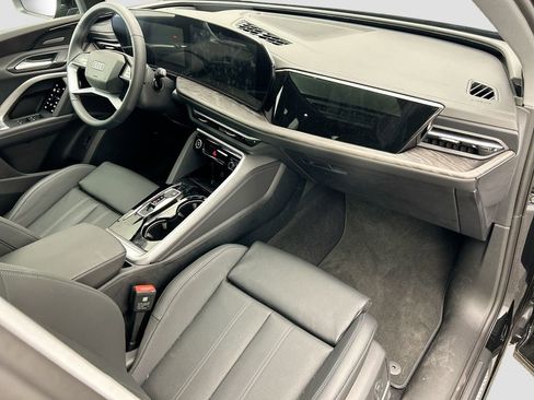 Used 2025 Audi Q5 Premium Plus w/ Premium Plus image 16