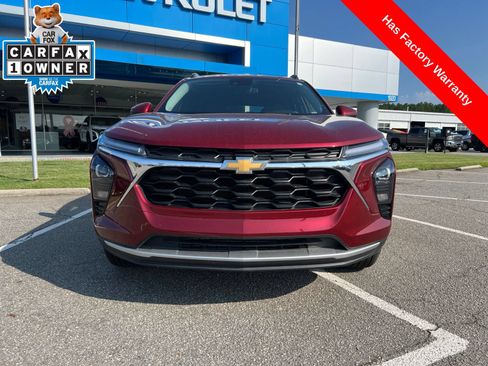 Used 2025 Chevrolet Trax LT FWD image 8