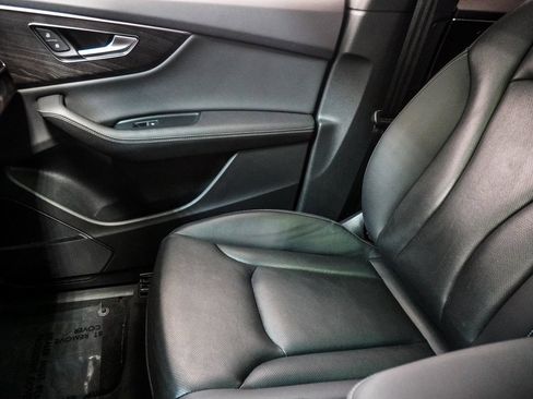 Used 2023 Audi Q8 Prestige w/ Prestige Package image 27