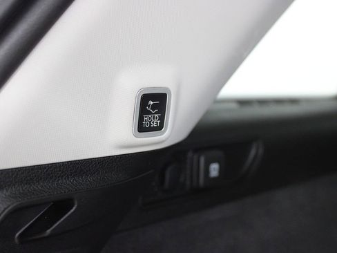 Used 2022 Jeep Grand Cherokee Overland w/ Luxury Tech Group IV image 51