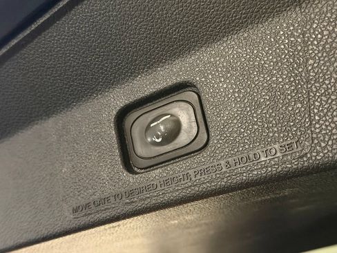Used 2017 Ford Explorer XLT w/ Equipment Group 202A AWD/4WD image 16