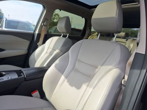 Used 2024 Nissan Rogue SV w/ SV Premium Package image 11