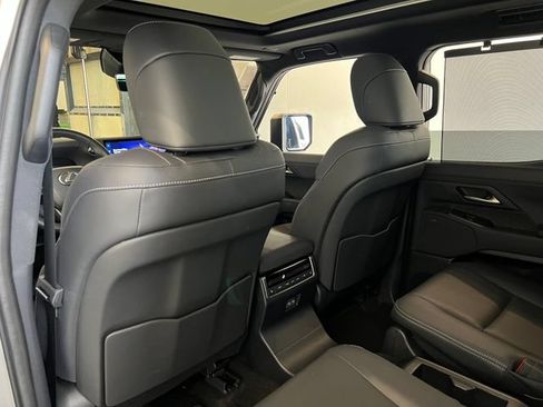 Used 2026 Lexus GX 550 AWD/4WD image 32