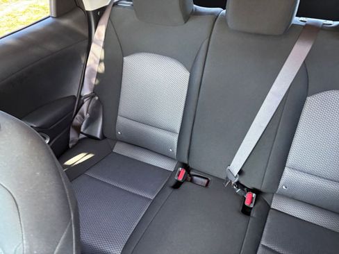 Used 2025 Kia Soul LX w/ LX Technology Package FWD image 38