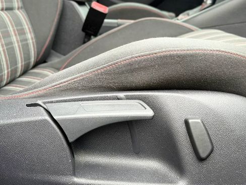Used 2012 Volkswagen GTI 4-Door FWD image 38
