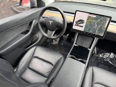 Used 2020 Tesla Model Y Long Range image 41