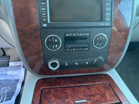 Used 2010 Chevrolet Tahoe LTZ image 29