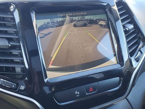 Used 2019 Jeep Cherokee Limited image 19