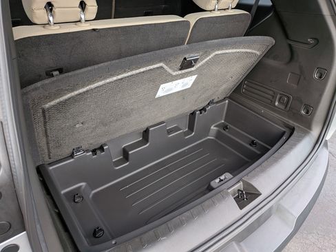 Used 2022 Chevrolet Traverse LS image 22