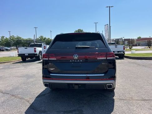 Used 2025 Volkswagen Atlas Peak Edition SE AWD/4WD image 4