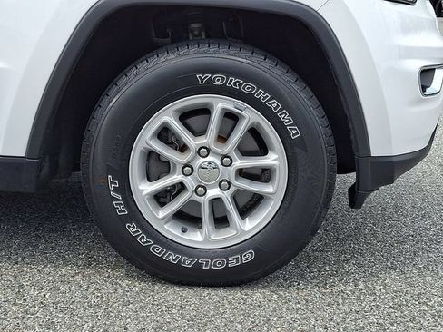 Used 2020 Jeep Grand Cherokee Laredo AWD/4WD image 8